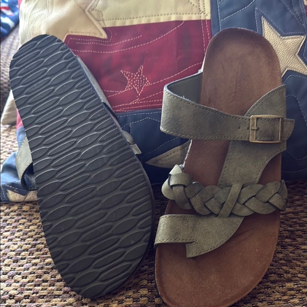 Cliffs by WHITE MOUNTAIN Brown and Gray Sandals